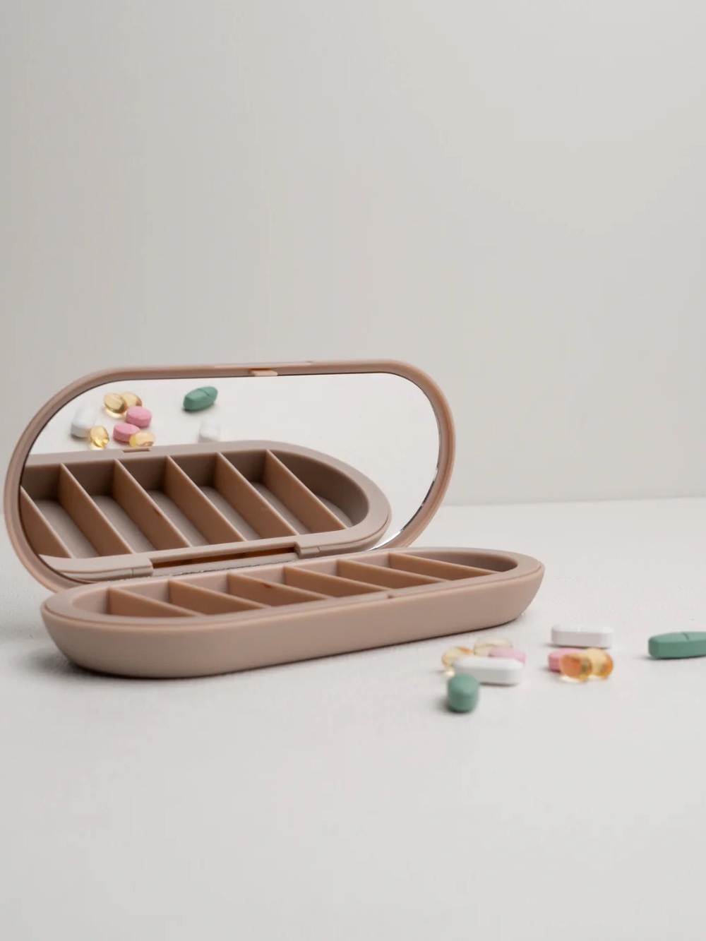 NEW Dosey 7 Day Compact Pill Organizer with Mirror RARE color: Mauve Retail $26